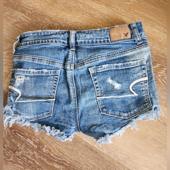 Booty-boosting Shorty Jean Shorts - Picture 6 of 7